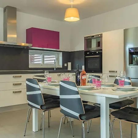 بيت للعطل 1972 Galižana