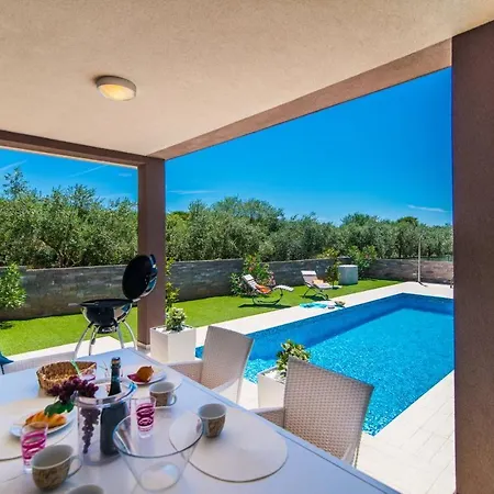 بيت للعطل 1972 Galižana