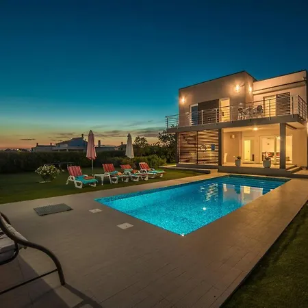 Σπίτι διακοπών 1972 *