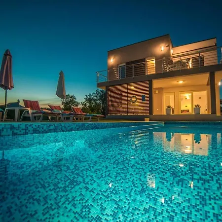 بيت للعطل 1972